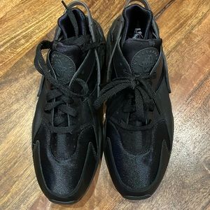 Nike Air Huarache - All Black (9.5 Men’s)